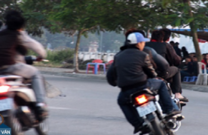 Nghị định 168 - Lỗi trừ 10 điểm GPLX: Điều khiển xe máy thành nhóm từ 02 xe trở lên chạy quá tốc độ, gây TNGT
